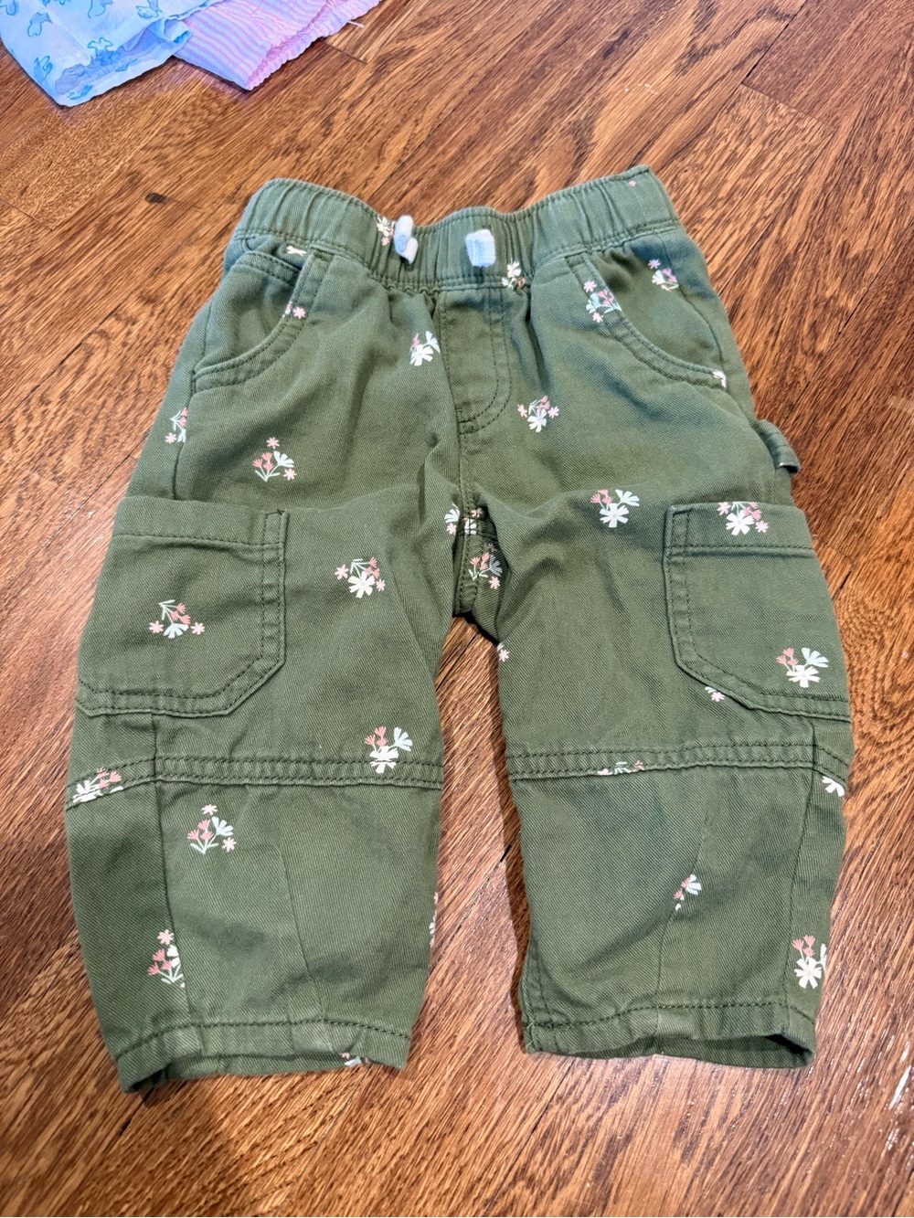 Old Navy Olive Green Floral Cargo Joggers